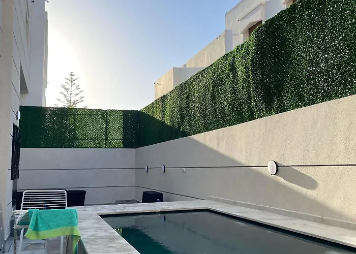 Luxurious 6 Bdrms Pool Villa Re63025