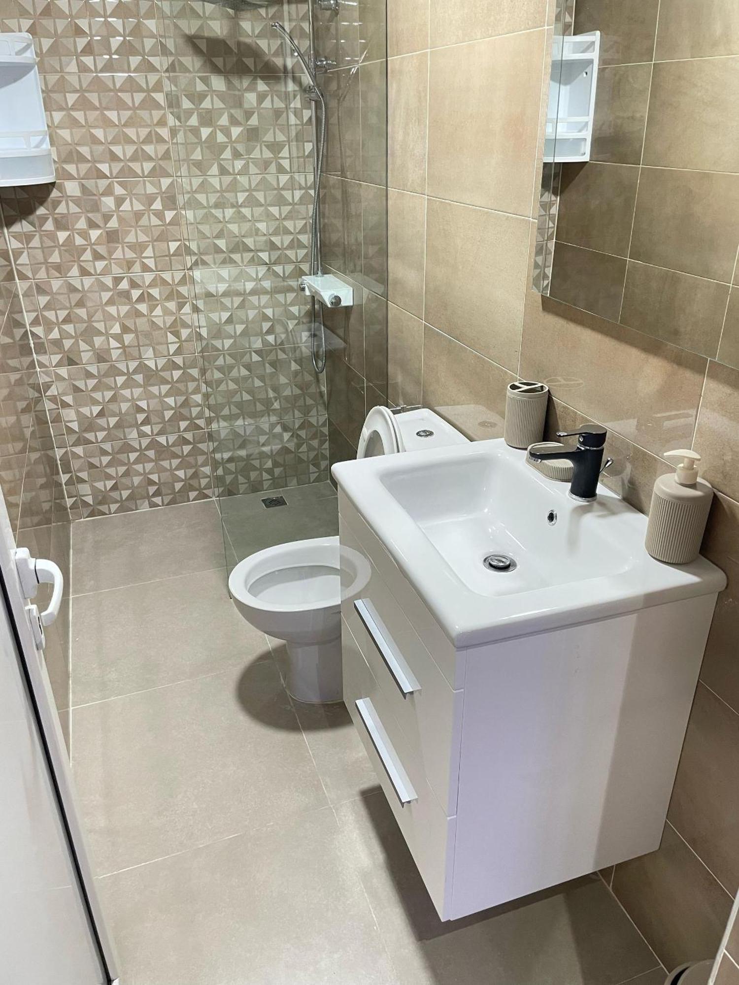 Villa Luxurious 6 Bdrms Pool Re63025