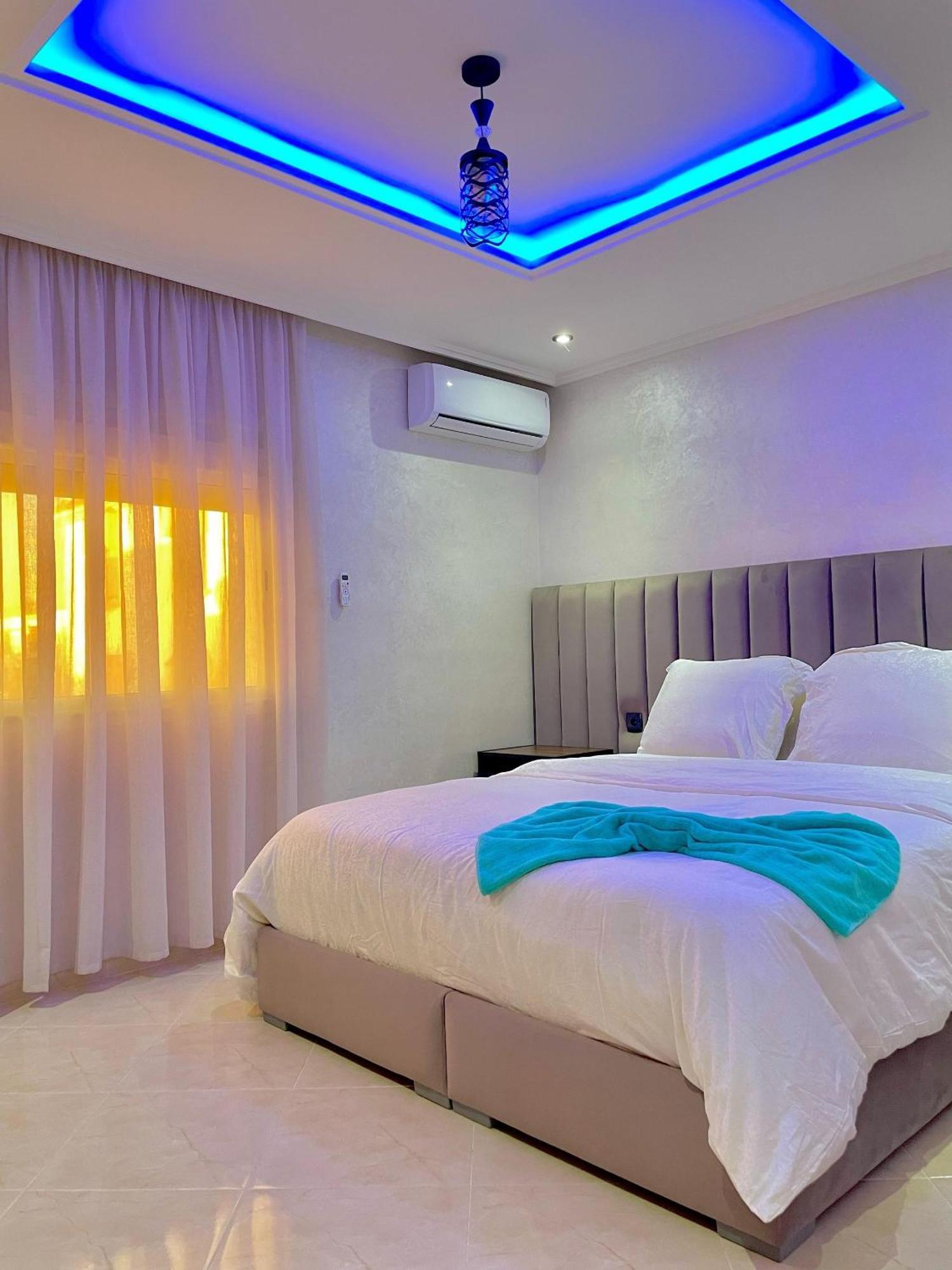 Luxurious 6 Bdrms Pool Re63025 Villa *