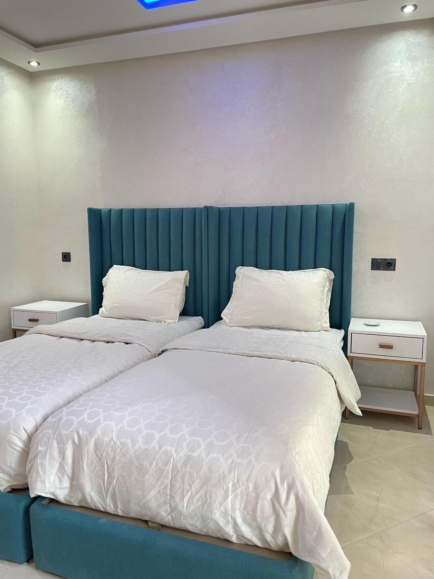 Villa Luxurious 6 Bdrms Pool Re63025 *