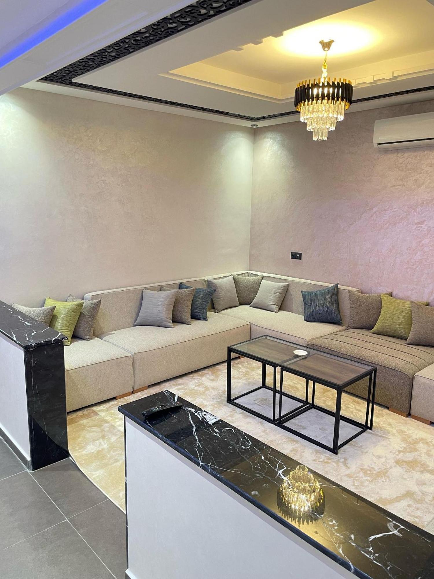 Villa Luxurious 6 Bdrms Pool Re63025 *