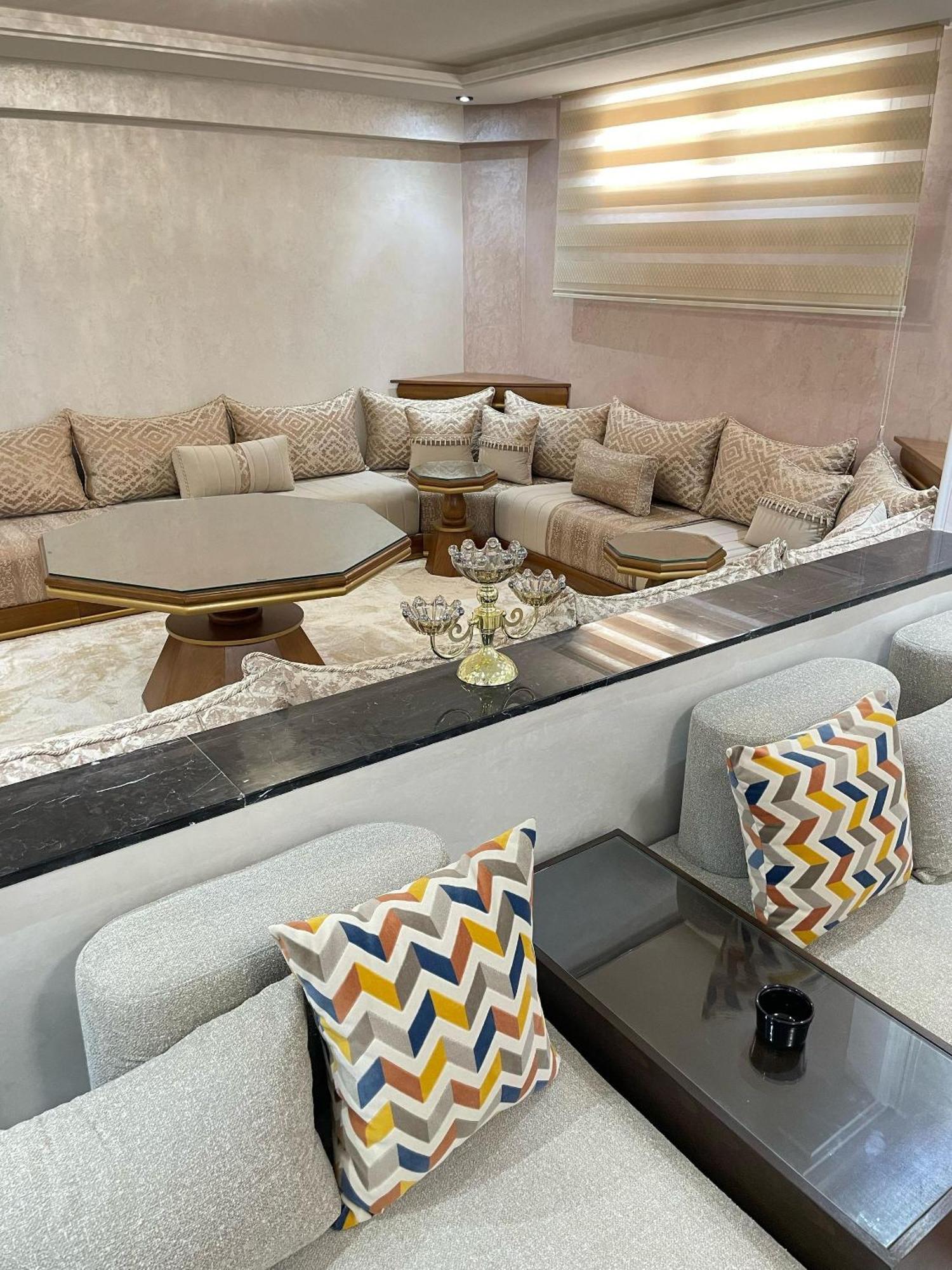 Luxurious 6 Bdrms Pool Re63025