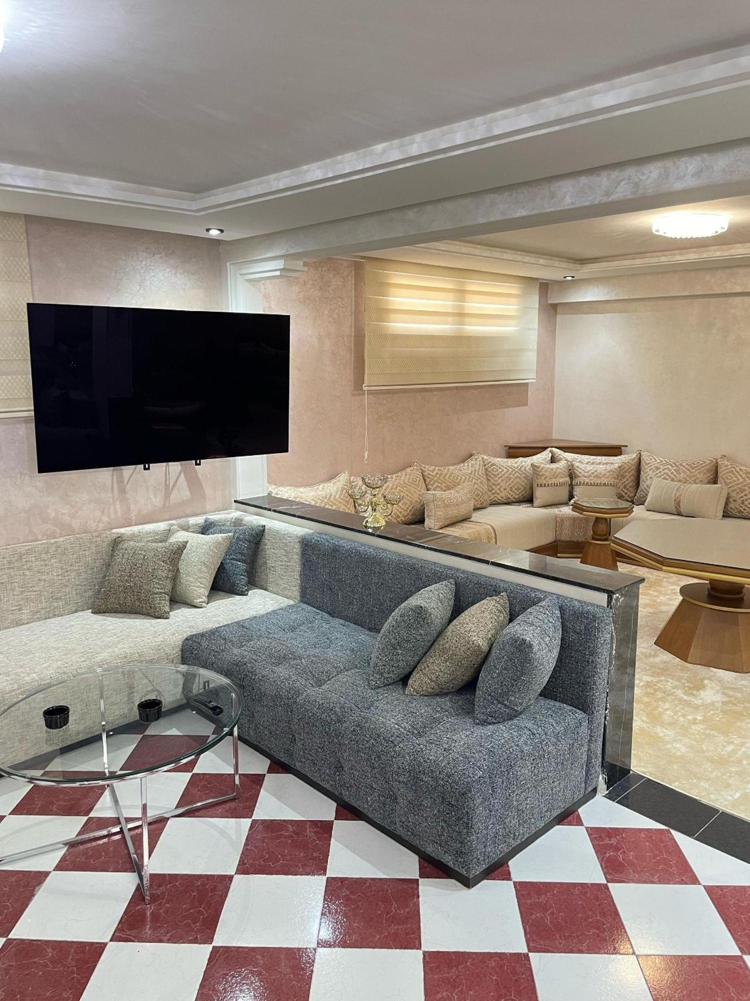 Luxurious 6 Bdrms Pool Re63025 *