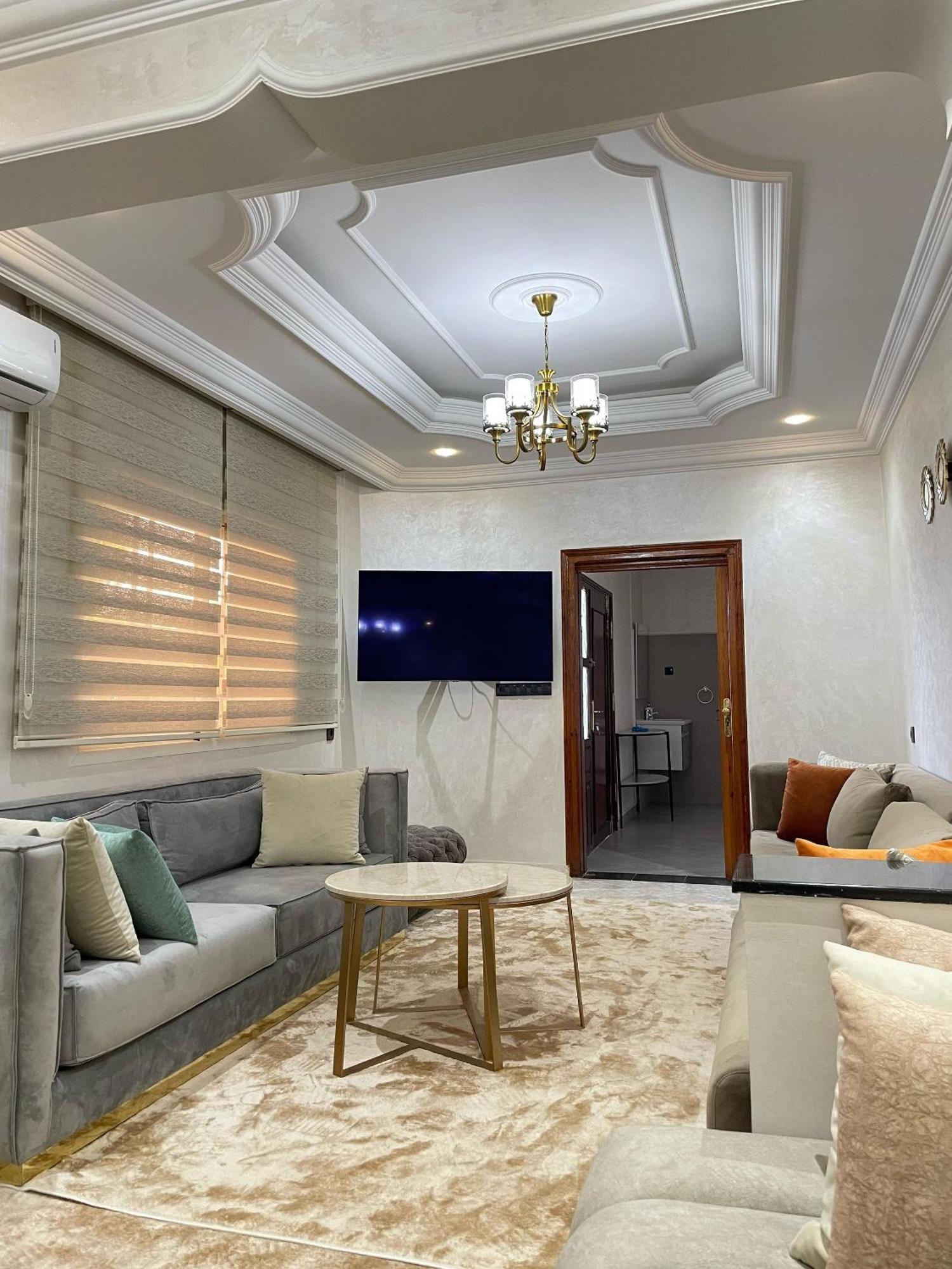 Villa Luxurious 6 Bdrms Pool Re63025