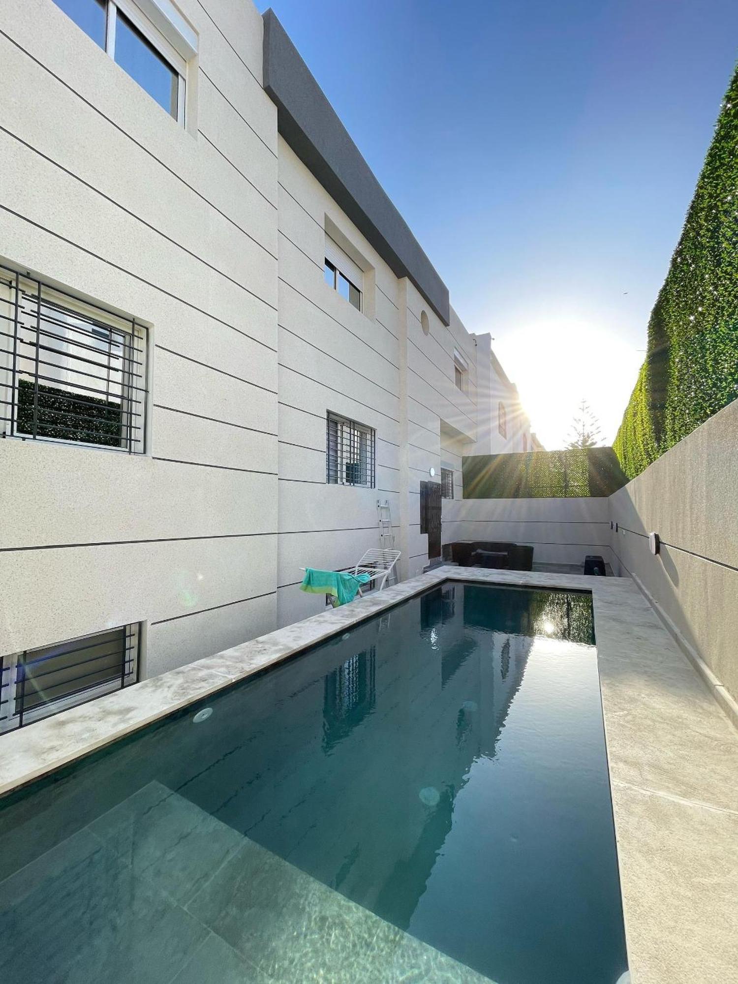 Luxurious 6 Bdrms Pool Re63025 Villa